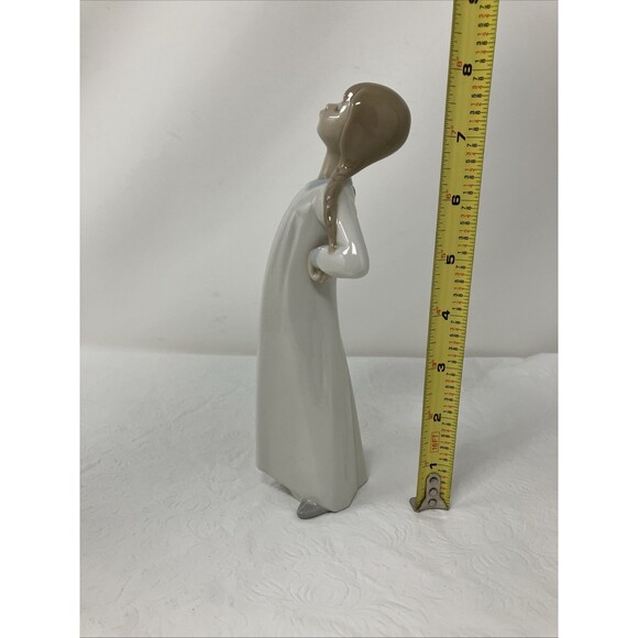 Lladro Girl In Nightgown Stretching Figurine 4872 Glossy Finish Spain - Picture 2 of 16